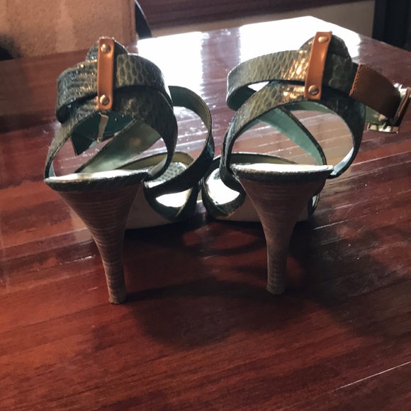 Shoes - Picture 2 of 3